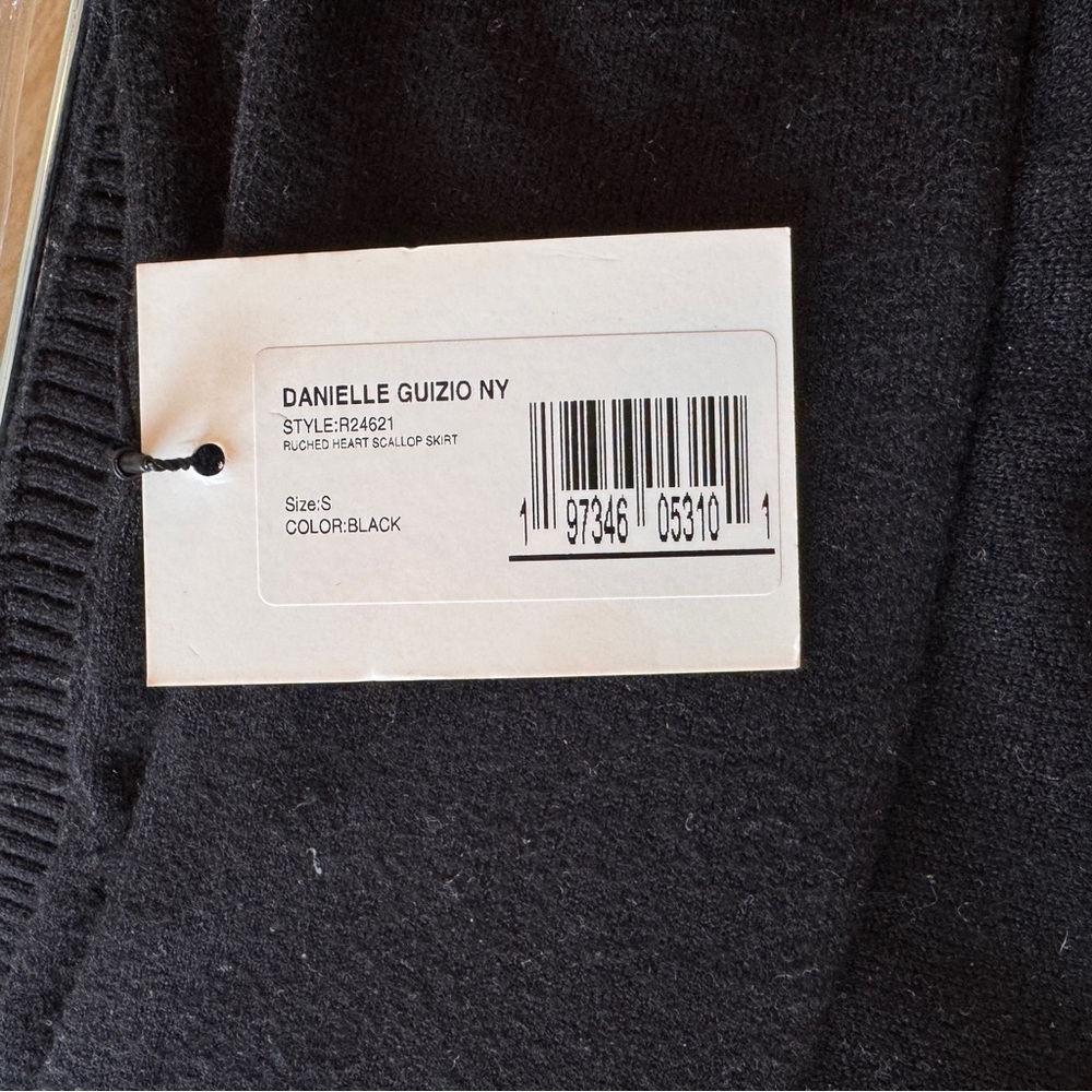 GUIZIO Ruched Heart Scallop Skirt - Picture 5 of 5